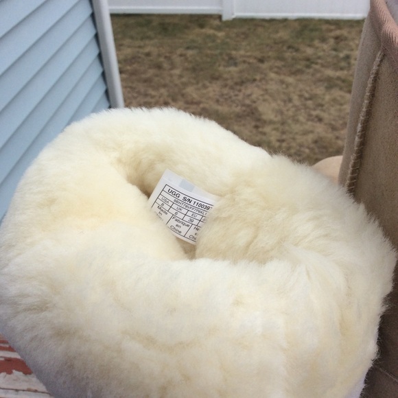 UGG CLASSIC SHORT 40:40:40 - Picture 8 of 8